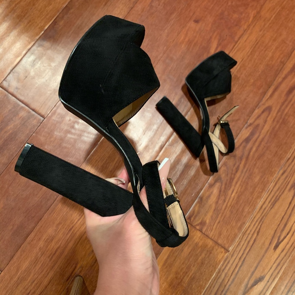 Black platforms heels